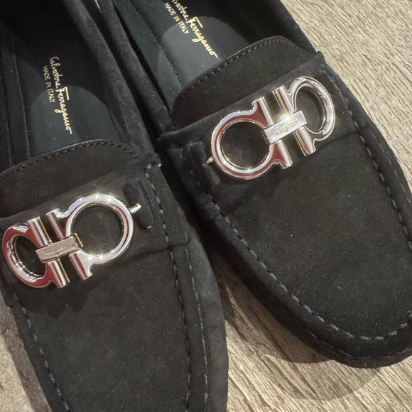 Ferragamo Berra Reversible Suede Driver Loafers. - Picture 3 of 8